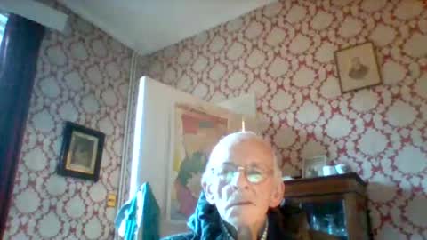 Snapshot of shapelyhelm1 chatting on November 24, 10:15 am shapelyhelm1 online show from November 24, 10:15 am