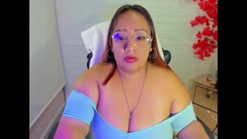 Snapshot of shara_oz chatting on April 15, 12:23 pm Shara Oz online show from April 15, 12:23 pm