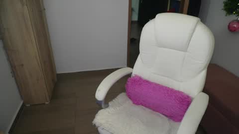 Lau online show from April 1, 6:16 pm