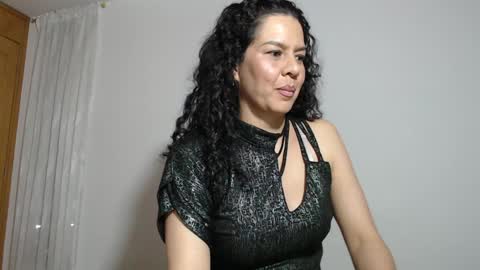 sharickleon11 online show from December 8, 2:39 am