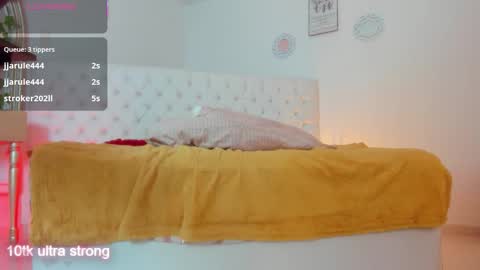 Sharlot online show from December 5, 5:20 pm