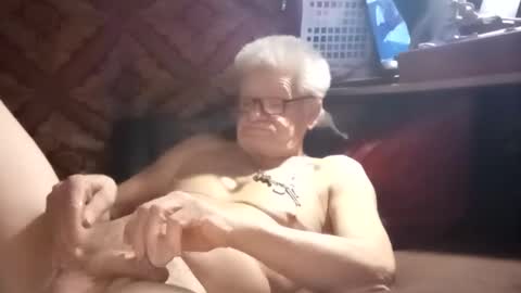 Snapshot of sharoc666 chatting on December 10, 12:06 am Shamroc online show from December 10, 12:06 am