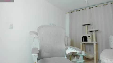 Snapshot of sharon_hill1 chatting on April 30, 2:29 am Jessica independent model online show from April 30, 2:29 am