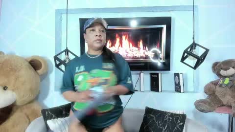 Sharon Noa online show from April 28, 2:11 pm