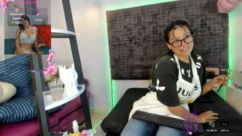 Snapshot of sharoncute16 chatting on November 12, 9:47 pm sharoncute16 online show from November 12, 9:47 pm