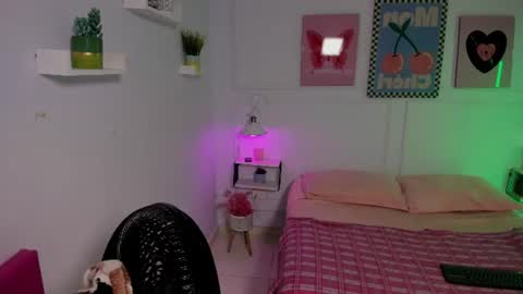 Snapshot of sharonn_adams chatting on June 16, 7:16 pm Sharon online show from June 16, 7:16 pm