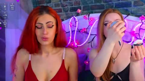 Lola and Stacey online show from April 27, 8:07 pm