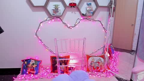 Snapshot of sharonsander1 chatting on December 22, 1:34 am Sharon online show from December 22, 1:34 am