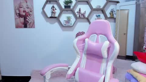 Snapshot of sharonsander1 chatting on April 24, 11:18 pm Sharon online show from April 24, 11:18 pm