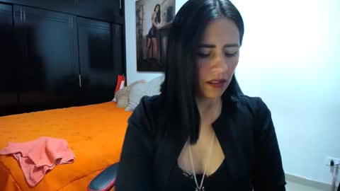 Snapshot of sharoon__cherry_ chatting on February 12, 2:23 pm sharon online show from February 12, 2:23 pm