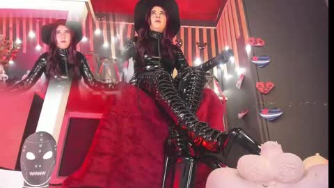 Snapshot of sharoon_gold chatting on February 21, 8:05 pm Your mistress Sharon online show from February 21, 8:05 pm