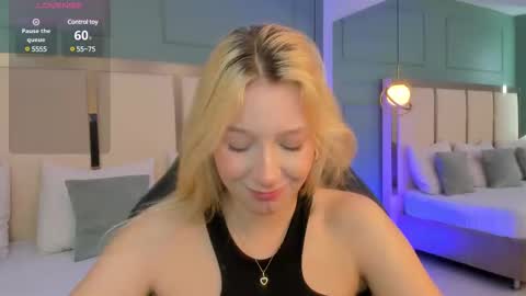 Snapshot of shatall_rouge chatting on January 22, 5:28 pm Shantall online show from January 22, 5:28 pm