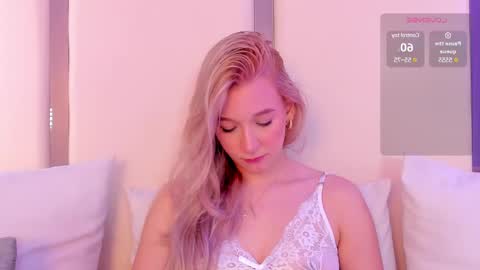 Snapshot of shatall_rouge chatting on March 6, 6:16 pm Shantall online show from March 6, 6:16 pm