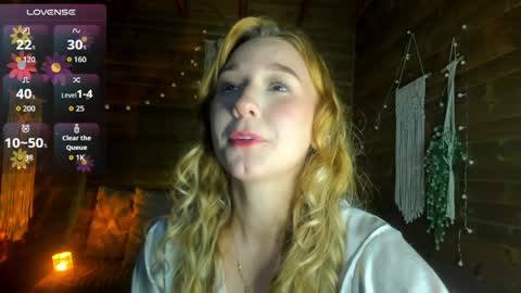 Snapshot of shatall_rouge chatting on April 5, 11:46 pm Shantall online show from April 5, 11:46 pm