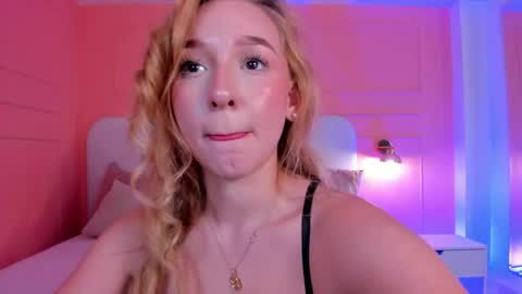 Snapshot of shatall_rouge chatting on May 12, 5:37 am Shantall online show from May 12, 5:37 am