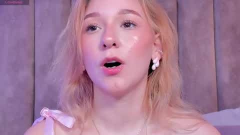 Snapshot of shatall_rouge chatting on June 15, 12:24 am Shantall online show from June 15, 12:24 am