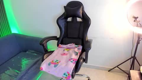 Snapshot of shaunadream_ chatting on February 24, 5:05 am Shauna online show from February 24, 5:05 am