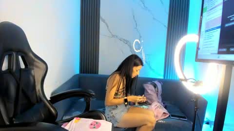 Snapshot of shaunadream_ chatting on March 22, 12:41 pm Shauna online show from March 22, 12:41 pm