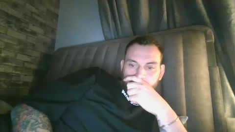 Snapshot of shaunpuk chatting on March 10, 10:34 pm Shaun1234 online show from March 10, 10:34 pm