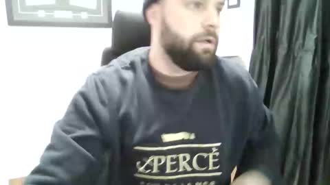 Snapshot of shawn354119215 chatting on January 19, 10:19 am New online show from January 19, 10:19 am