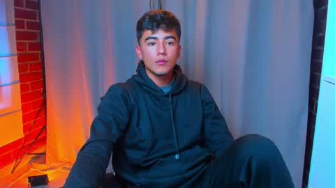 Snapshot of shawn__sanderson chatting on January 7, 11:45 am Shawn online show from January 7, 11:45 am