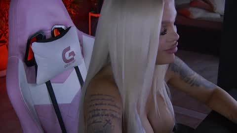 Snapshot of shayblonde chatting on January 9, 12:57 am shayblonde online show from January 9, 12:57 am