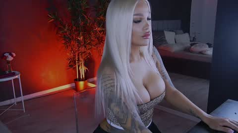 Snapshot of shayblonde chatting on January 12, 7:00 am shayblonde online show from January 12, 7:00 am
