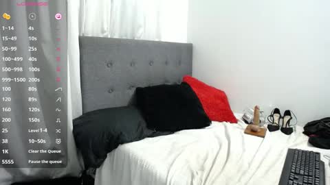 Snapshot of shayla_10 chatting on October 5, 10:51 pm shayla_10 online show from October 5, 10:51 pm