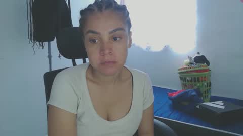 Shayna online show from April 5, 7:00 pm