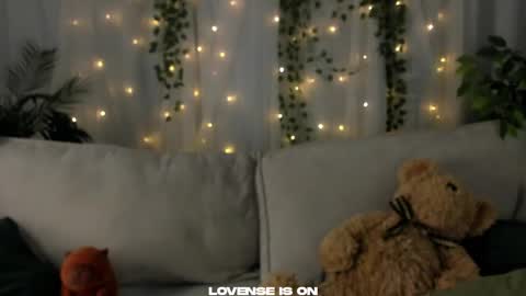 Snapshot of she_well chatting on October 8, 1:09 pm Anika online show from October 8, 1:09 pm