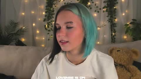 Snapshot of she_well chatting on October 11, 11:09 am Anika online show from October 11, 11:09 am