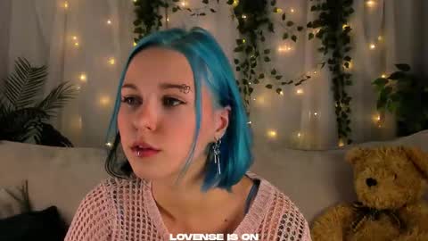 Snapshot of she_well chatting on October 16, 1:12 pm Anika online show from October 16, 1:12 pm