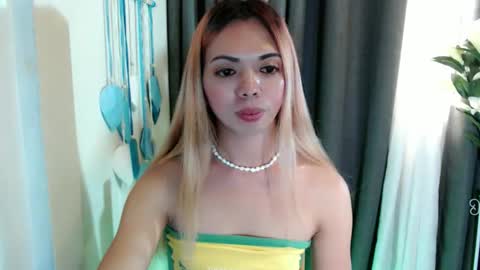Snapshot of shea_andrea chatting on April 13, 6:19 am shea_andrea online show from April 13, 6:19 am
