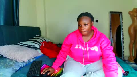 shee13 online show from December 14, 9:08 pm