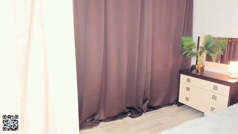 Snapshot of sheenaeast chatting on December 24, 1:39 pm Violet online show from December 24, 1:39 pm