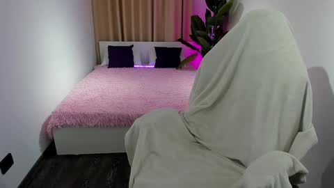 Snapshot of sheilaryan chatting on February 24, 4:49 am Sheila GMT 2 Tuesday Wednesday Friday Saturday Sunday- 8 5 online show from February 24, 4:49 am