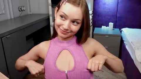 Snapshot of sheilla_pink chatting on April 26, 12:52 am SHEILA online show from April 26, 12:52 am