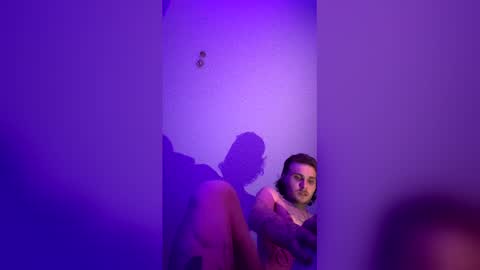 Snapshot of shelbsss17 chatting on April 4, 6:22 am shelbsss17 online show from April 4, 6:22 am