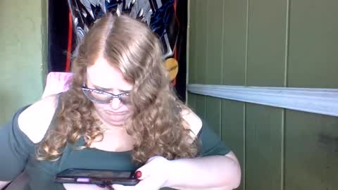 Red online show from May 19, 1:39 pm