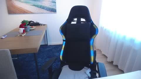 Shellsy H   online show from January 3, 9:47 am