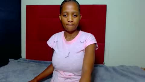 Snapshot of shelly_marianne chatting on February 15, 8:05 pm Shelly Marianne online show from February 15, 8:05 pm