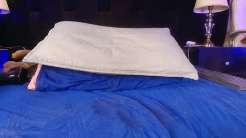 Snapshot of shelsy_loreds chatting on February 10, 6:03 pm Shelsy online show from February 10, 6:03 pm