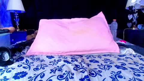 Snapshot of shelsy_loreds chatting on February 19, 6:00 pm Shelsy online show from February 19, 6:00 pm