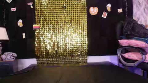 Snapshot of shelsy_loreds chatting on September 23, 11:57 am Shelsy online show from September 23, 11:57 am