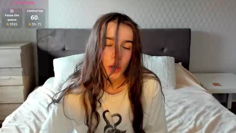 Snapshot of shelyymoon chatting on September 28, 1:05 pm ShelyMoon online show from September 28, 1:05 pm