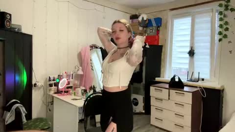 Elin online show from April 26, 3:42 pm