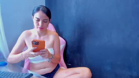 Snapshot of sherilkwang_ chatting on February 19, 1:17 pm .. Sherilk .. online show from February 19, 1:17 pm