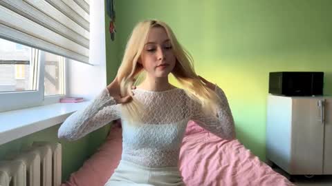 Snapshot of sherleychamblin chatting on March 6, 1:40 pm sherleychamblin online show from March 6, 1:40 pm