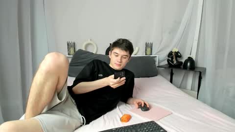 Max online show from December 21, 1:18 pm