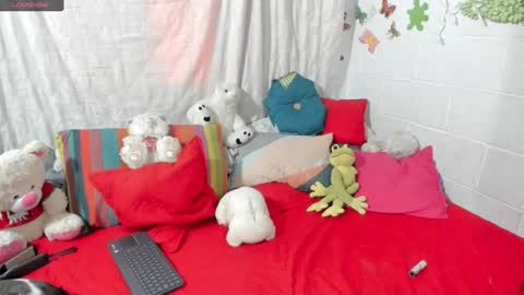 Snapshot of sherlyn_fox69 chatting on December 7, 12:13 pm Maria Saenz online show from December 7, 12:13 pm